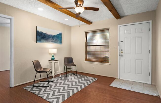 Great Location, Immediate Move In available - 2 bed / 2 bath Condo!