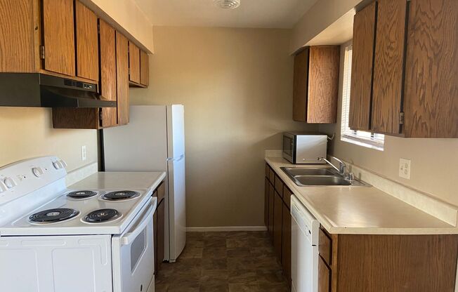 1 bed, 1 bath, 576 sqft, $995, Unit 02