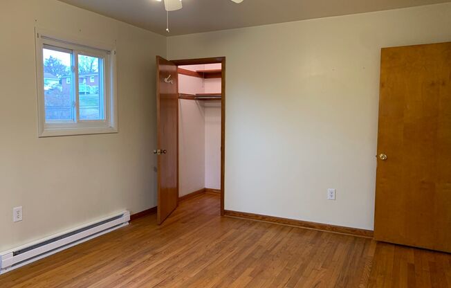 2 beds, 1 bath, $1,200, Unit 835 A