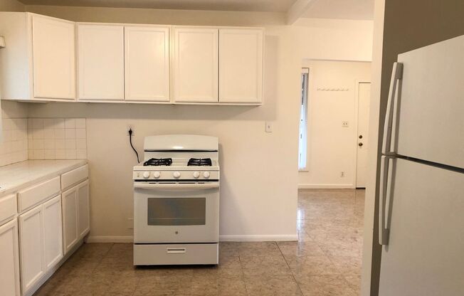 2 beds, 1 bath, $2,850