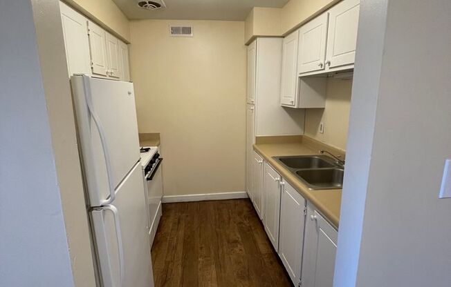 1 bed, 1 bath, 725 sqft, $650