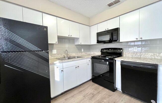 2 beds, 1 bath, 700 sqft, $1,599, Unit 4050-05