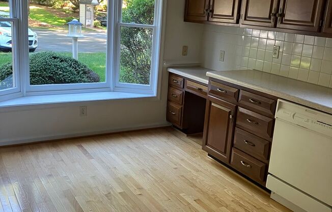 Two bedroom renovated townhouse in Oak Ridge Meadows