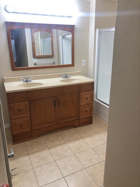 4 Bedroom 3 Bathroom Home in Canyon Crest!!