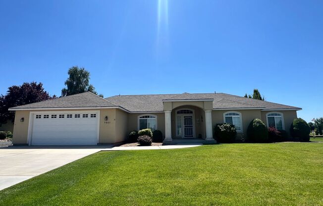 Well Maintained Home in Pelican Point Community!