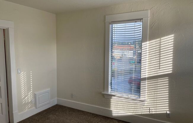 8th Street, 1109 & 1111