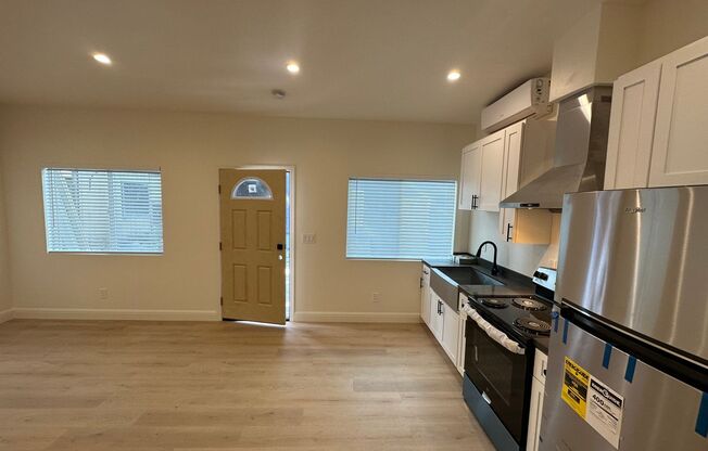 Studio, 1 bath, 300 sqft, $1,912, Unit 6612 Telegraph Ave