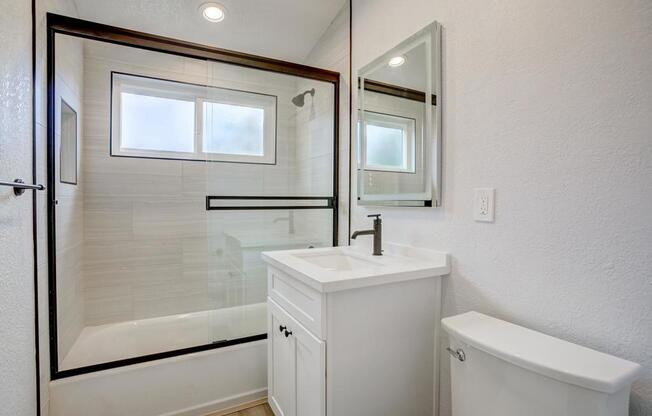 521 W 11 AVE
