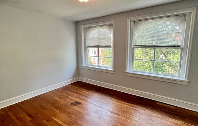 3 beds, 2 baths, $2,100, Unit Apt. 302