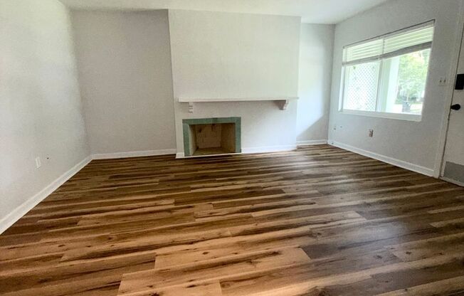 1016 Alba Drive 2/1, Half Duplex