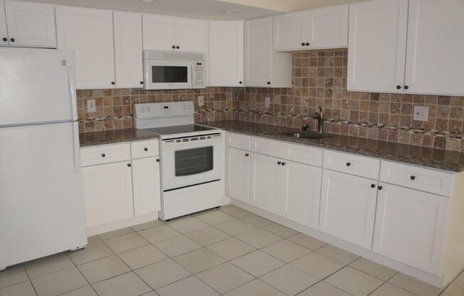 1 bed, 1 bath, $1,800, Unit 11 (1/1)