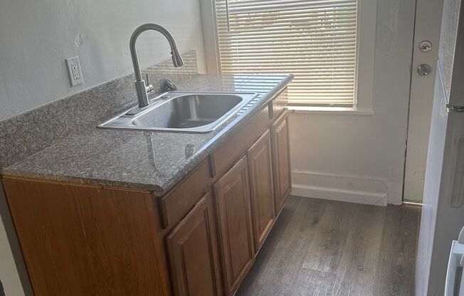 2 beds, 1 bath, $2,400