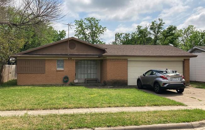 818 CALVIN DR