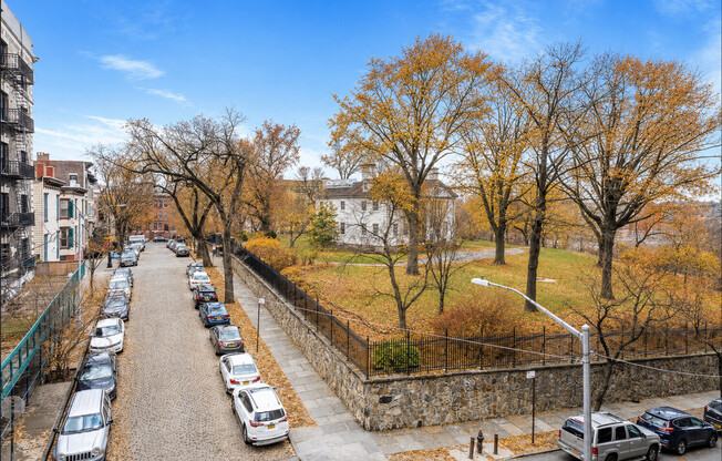 422 W 160 ST