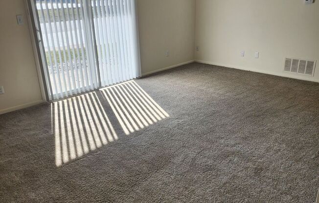 2 beds, 1 bath, 988 sqft, $1,150, Unit 01 - 115