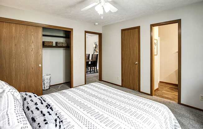 One- two- and three-bedroom apartment homes featuring amenities like three pools, fitness center, basketball court and much more at The Pointe in La Vista, NE