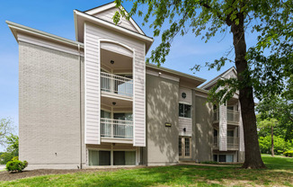 our apartments offer a spacious yard for residents to enjoy at Eastwood Crossings, Kansas City