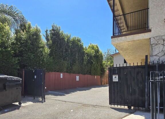 2219 S CRENSHAW BLVD
