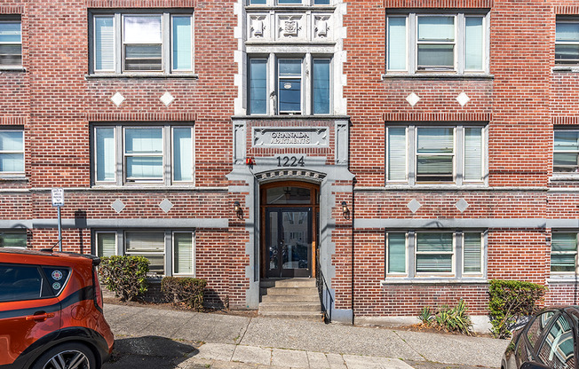 Welcome Home to Granada Apartments