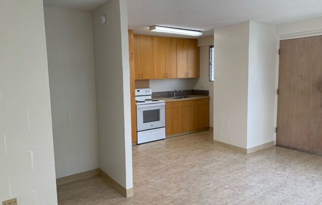 2 beds, 1 bath, $1,600, Unit #20