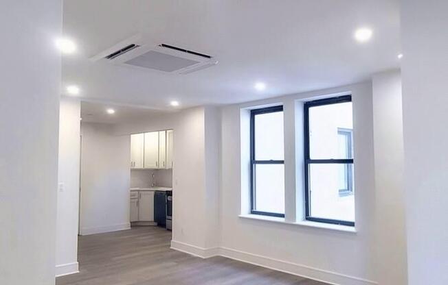 2 beds, 2 baths, $6,850, Unit 14R
