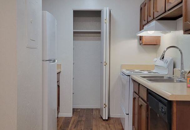 1 bed, 1 bath, 683 sqft, $939, Unit 263