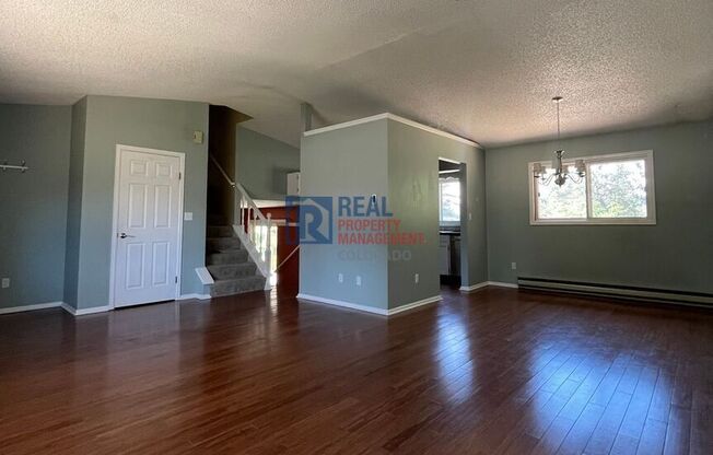 3207 CAMELOT DR