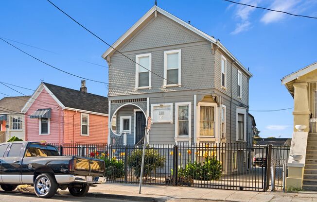 Charming 2 bedroom, 1 bath in Oakland's sought-after Fruitvale District