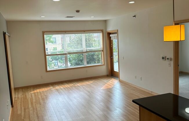2 beds, 2 baths, 1,000 sqft, $1,295, Unit 310