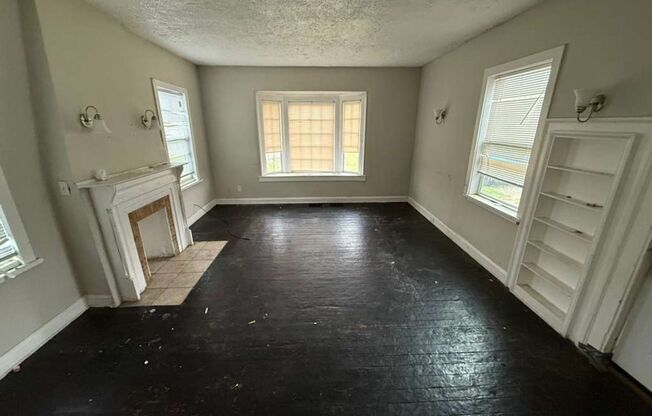 3 BED 1.5 BATH BEAUTIFUL SINGLE HOME!