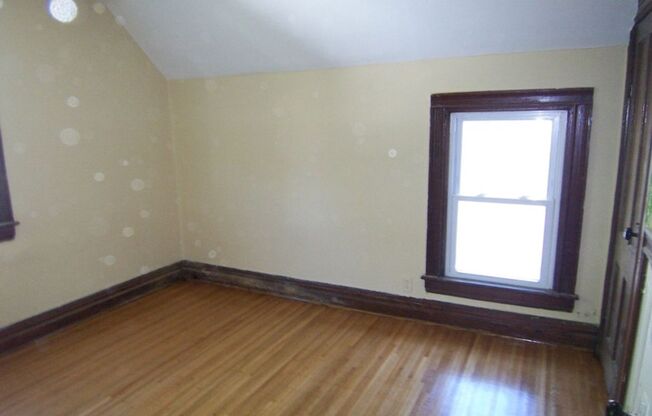 Park Ave 5 Bed 2 Bath Off Street Parking Free Laundry