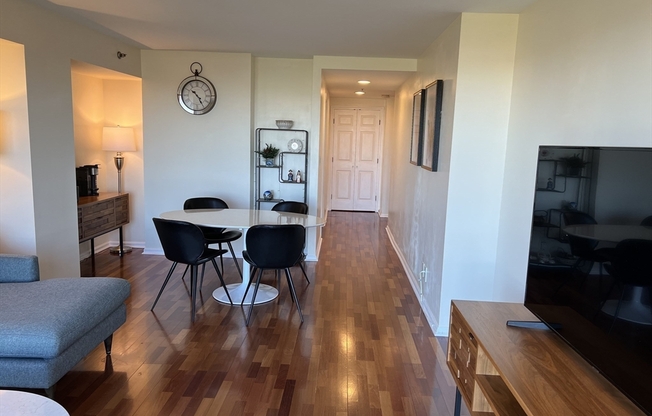 3 beds, 2 baths, 1,430 sqft, $7,400, Unit 1501