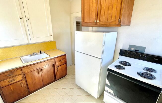 Studio, 1 bath, 360 sqft, $1,050, Unit Unit #10
