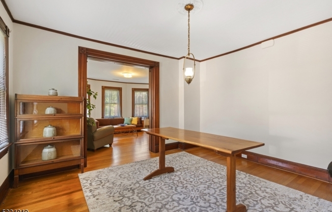 30 MIDLAND AVE