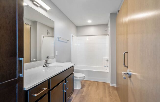 Studio, 1 bath, 390 sqft, $1,075, Unit 2422