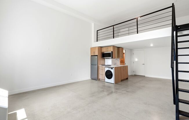 Studio, 1 bath, 571 sqft, $1,845, Unit 201-B