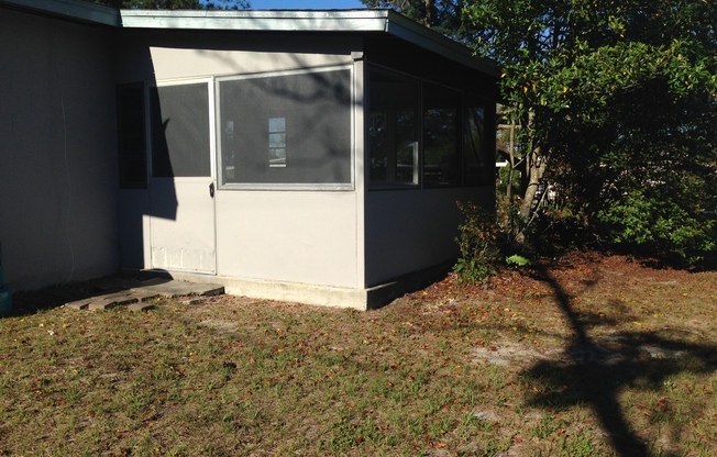 2 beds, 1 bath, $1,303