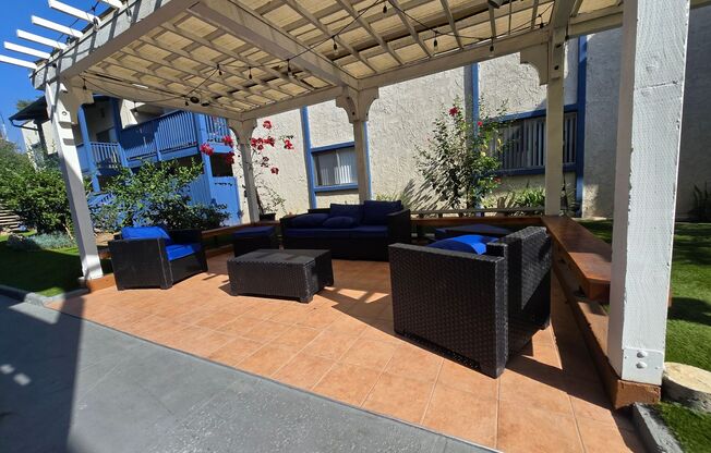 2 beds, 2 baths, 1,000 sqft, $3,295, Unit 209