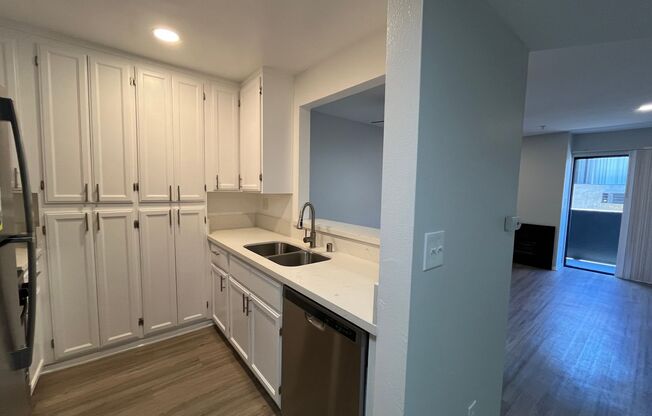 1 bed, 1 bath, 700 sqft, $1,698, Unit 219