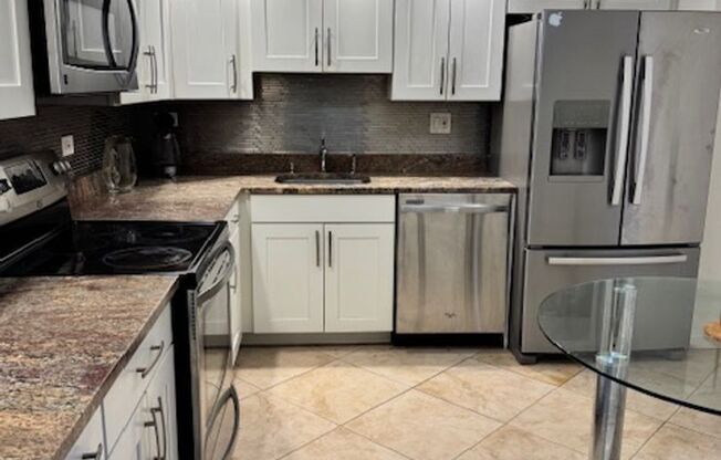 2/2 SUNNY ISLES