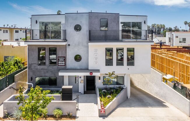 Townhouse in East Hollywood w/ Parking & Private Rooftop Deck!