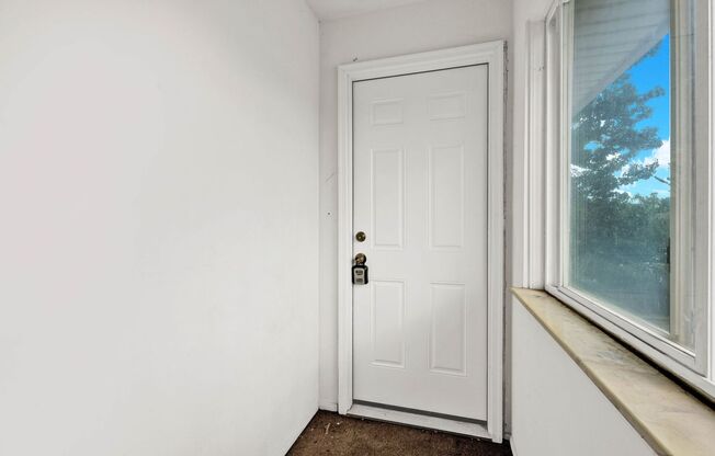 2 beds, 1 bath, $1,250