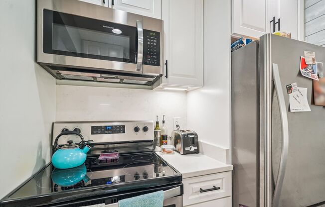 Beautiful 1BR/Loft at Rock Creek Garden Condominiums!