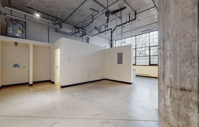 1 bed, 1 bath, 694 sqft, $1,300, Unit 102