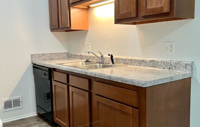 2 beds, 1 bath, 850 sqft, $1,345, Unit 907