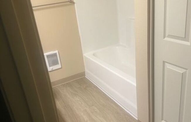 1 bed, 1 bath, 648 sqft, $1,499