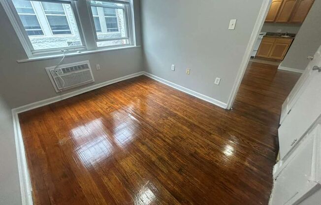 1 bed, 1 bath, 550 sqft, $1,250, Unit B16
