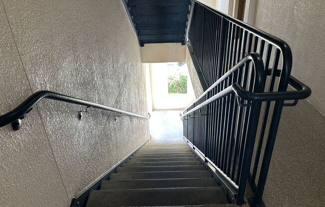 Comfortable and Spacious 3 bedroom 2 Bath Condo at Lakeside