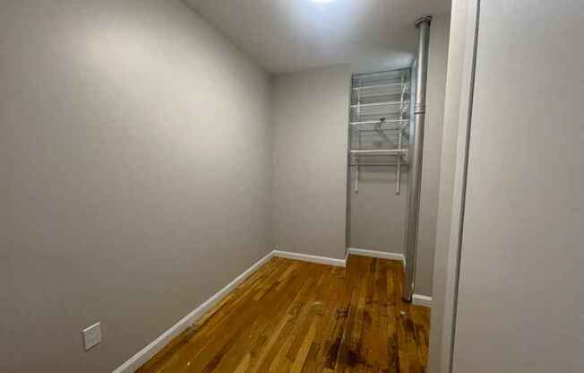 3 beds, 1 bath, $4,800, Unit 5