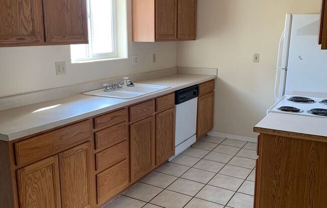 2 beds, 1 bath, $1,250, Unit 1607